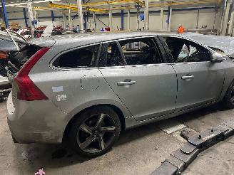 Volvo V-60 V60 I (FW/GW) Combi 2.4 D6 20V AWD Twin Engine Plug-in Hybrid (D97PHEV=
(Euro 6)) [206kW]  (03-2015/05-2018) picture 3