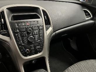 Opel Astra Astra J Sports Tourer (PD8/PE8/PF8) Combi 1.4 16V ecoFLEX (A14XER(Euro=
 5)) [74kW]  (10-2010/10-2015) picture 16