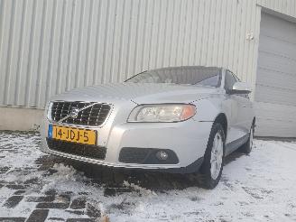 Unfallwagen Volvo V-70 V70 (BW) Combi 2.0 D 16V (D4204T(Euro 3)) [100kW]  (10-2007/12-2015) 2009/4