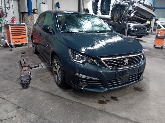 Peugeot 308 308 (L3/L8/LB/LH/LP) Hatchback 5-drs 1.2 12V e-THP PureTech 130 (EB2DT=
S(HNY)) [96kW]  (11-2013/06-2021) picture 2