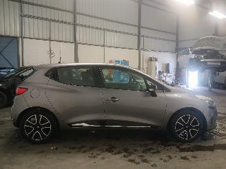 Renault Clio Clio IV (5R) Hatchback 5-drs 0.9 Energy TCE 90 12V (H4B-400(H4B-A4)) [=
66kW]  (11-2012/08-2021) picture 5