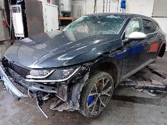 Dezmembrări autoturisme Volkswagen Arteon Arteon Shooting Brake (3HAC) Combi 2.0 TSI R 16V 4Motion (DNFG) [235kW=
]  (11-2020/...) 2021/10