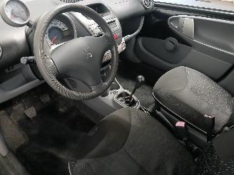 Peugeot 107 107 Hatchback 1.0 12V (384F(1KR)) [50kW]  (06-2005/05-2014) picture 12