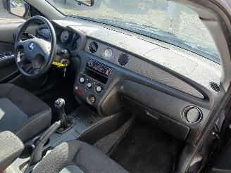 Mitsubishi Outlander Outlander (CU) SUV 2.0 16V 4x2 (4G63(16V)) [100kW]  (05-2003/10-2006) picture 7