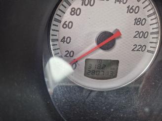 Mitsubishi Outlander Outlander (CU) SUV 2.0 16V 4x2 (4G63(16V)) [100kW]  (05-2003/10-2006) picture 2