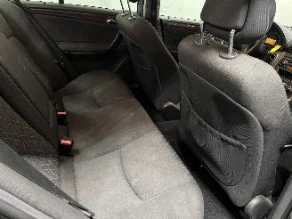 Mercedes C-klasse C (W203) Sedan 2.0 C-200K 16V (M111.955) [120kW]  (05-2000/06-2002) picture 15