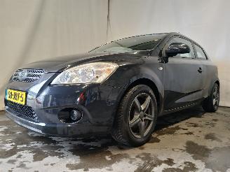 Kia Cee d Cee'd Sporty Wagon (EDF) Combi 1.4 16V (G4FA) [80kW]  (09-2007/12-2012=
) picture 3