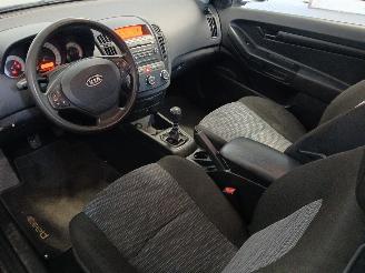 Kia Cee d Cee'd Sporty Wagon (EDF) Combi 1.4 16V (G4FA) [80kW]  (09-2007/12-2012=
) picture 11