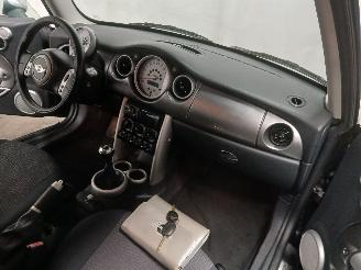 Mini Mini Mini One/Cooper (R50) Hatchback 1.6 16V Cooper (W10-B16A) [85kW]  (06-=
2001/09-2006) picture 15