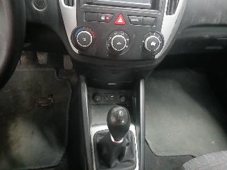 Kia Cee d Cee'd Sporty Wagon (EDF) Combi 1.4 16V (G4FA) [66kW]  (07-2009/12-2012=
) picture 17