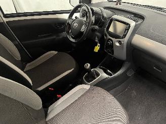 Toyota Aygo Aygo (B40) Hatchback 1.0 12V VVT-i (1KR-FE) [51kW]  (05-2014/06-2018) picture 16