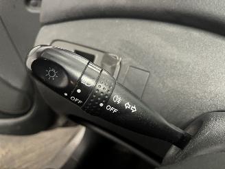 Toyota Yaris Yaris (P1) Hatchback 1.3 16V VVT-i (2SZFE) [64kW]  (04-2002/09-2005) picture 13