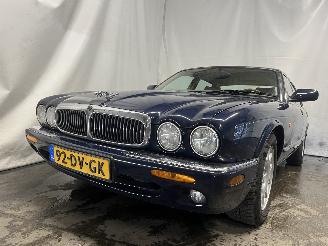 damaged passenger cars Jaguar XJ XJ8 (X308) Sedan 3.2 V8 32V Executive,Sport (AC) [174kW]  (07-1997/05-=
2003) 2000/2