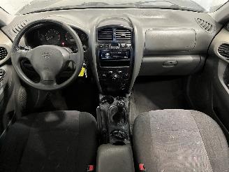 Hyundai Santa Fe Santa Fe I SUV 2.0 16V 4x2 (G4JP) [99kW]  (08-2001/02-2006) picture 12