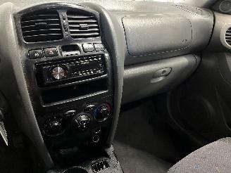 Hyundai Santa Fe Santa Fe I SUV 2.0 16V 4x2 (G4JP) [99kW]  (08-2001/02-2006) picture 18