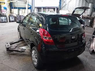 Hyundai I-20 i20 Hatchback 1.4i 16V (G4FA) [74kW]  (09-2008/12-2015) picture 4