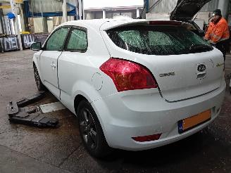 Kia Cee d Pro cee'd (EDB3) Hatchback 3-drs 1.4 CVVT 16V (G4FA) [66kW]  (06-2010/=
09-2012) picture 4