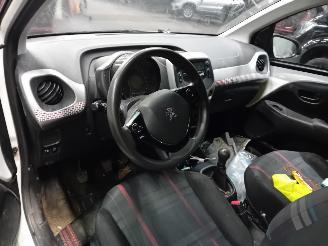 Peugeot 108 108 Hatchback 1.0 12V (1KRFE(CFB)) [51kW]  (05-2014/...) picture 5