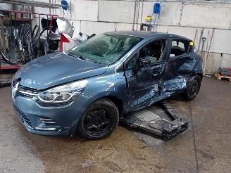 Salvage car Renault Clio Clio IV (5R) Hatchback 5-drs 0.9 Energy TCE 90 12V (H4B-408(H4B-B4)) [=
66kW]  (11-2012/08-2021) 2017/8