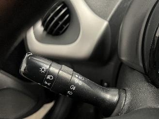 Peugeot 108 108 Hatchback 1.0 12V (1KRFE(CFB)) [51kW]  (05-2014/...) picture 22