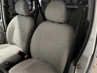 Renault Kangoo Kangoo (KC) MPV 1.6 16V (K4M-752) [70kW]  (06-2001/01-2008) picture 11