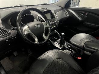 Hyundai Ix35 iX35 (LM) SUV 2.0 16V (G4KD) [120kW]  (01-2010/08-2013) picture 15