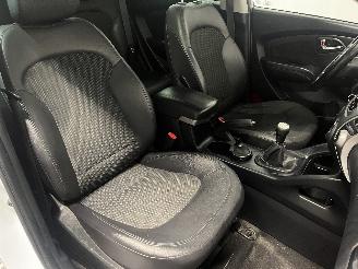 Hyundai Ix35 iX35 (LM) SUV 2.0 16V (G4KD) [120kW]  (01-2010/08-2013) picture 12