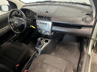Mazda 2 2 (NB/NC/ND/NE) Hatchback 1.4 16V (FXJA) [58kW]  (04-2003/06-2007) picture 15