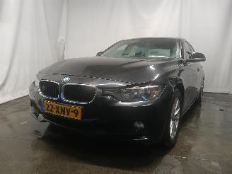 uszkodzony samochody osobowe BMW 3-serie 3 serie (F30) Sedan 320i 2.0 16V (N20-B20D) [135kW]  (03-2012/10-2018)= 2012/6