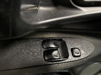 Mitsubishi Space-star Space Star (DG) MPV 1.6 16V (4G18) [72kW]  (01-2001/12-2004) picture 13