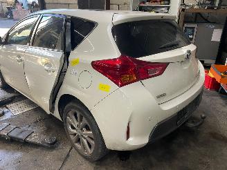 Toyota Auris Auris (E18) Hatchback 5-drs 1.8 16V Hybrid (2ZRFXE) [100kW]  (10-2012/=
03-2019) picture 4