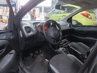 Toyota Aygo Aygo (B40) Hatchback 1.0 12V VVT-i (1KR-FE) [51kW]  (05-2014/06-2018) picture 5