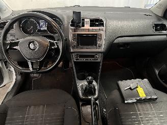 Volkswagen Polo Polo V (6R) Hatchback 1.0 12V BlueMotion Technology (CHYA) [44kW]  (01=
-2014/10-2017) picture 21