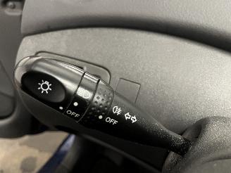 Toyota Yaris Yaris (P1) Hatchback 1.3 16V VVT-i (2SZFE) [64kW]  (04-2002/09-2005) picture 14