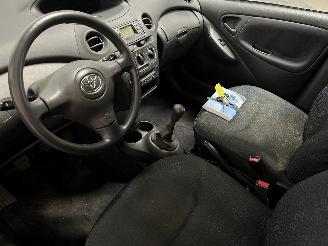 Toyota Yaris Yaris (P1) Hatchback 1.3 16V VVT-i (2SZFE) [64kW]  (04-2002/09-2005) picture 12