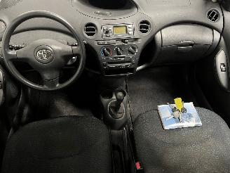 Toyota Yaris Yaris (P1) Hatchback 1.3 16V VVT-i (2SZFE) [64kW]  (04-2002/09-2005) picture 11