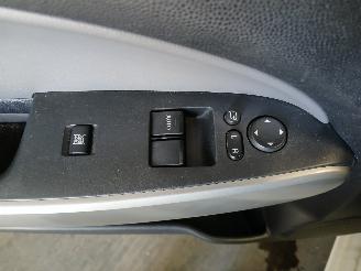 Mazda 2 2 (DE) Hatchback 1.4 CDVi 16V (Y4) [50kW]  (01-2008/11-2010) picture 11