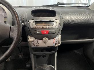 Peugeot 107 107 Hatchback 1.0 12V (384F(1KR)) [50kW]  (06-2005/05-2014) picture 14