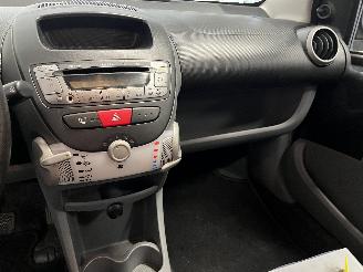 Peugeot 107 107 Hatchback 1.0 12V (384F(1KR)) [50kW]  (06-2005/05-2014) picture 13