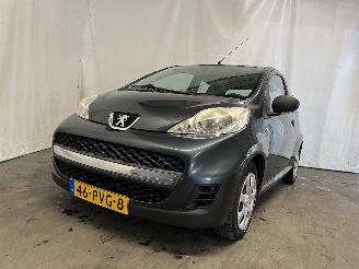 Vaurioauto  passenger cars Peugeot 107 107 Hatchback 1.0 12V (384F(1KR)) [50kW]  (06-2005/05-2014) 2011/4