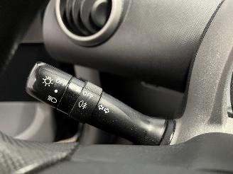 Peugeot 107 107 Hatchback 1.0 12V (384F(1KR)) [50kW]  (06-2005/05-2014) picture 11