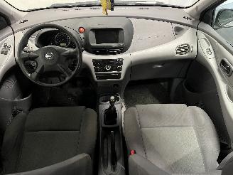 Nissan Almera Almera Tino (V10M) MPV 1.8 16V (QG18DE) [85kW]  (12-2002/02-2006) picture 11