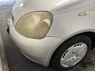 Toyota Yaris Yaris (P1) Hatchback 1.3 16V VVT-i (2SZFE) [63kW]  (08-1999/11-2005) picture 9