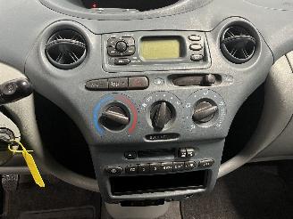 Toyota Yaris Yaris (P1) Hatchback 1.3 16V VVT-i (2SZFE) [63kW]  (08-1999/11-2005) picture 16