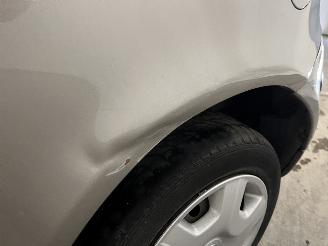 Toyota Yaris Yaris (P1) Hatchback 1.3 16V VVT-i (2SZFE) [64kW]  (04-2002/09-2005) picture 12