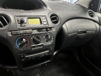 Toyota Yaris Yaris (P1) Hatchback 1.3 16V VVT-i (2SZFE) [64kW]  (04-2002/09-2005) picture 15
