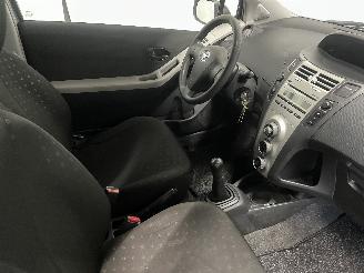 Toyota Yaris Yaris II (P9) Hatchback 1.0 12V VVT-i (1KR-FE) [51kW]  (08-2005/12-201=
1) picture 12