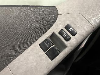 Toyota Yaris Yaris II (P9) Hatchback 1.0 12V VVT-i (1KR-FE) [51kW]  (08-2005/12-201=
1) picture 16