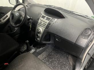 Toyota Yaris Yaris II (P9) Hatchback 1.0 12V VVT-i (1KR-FE) [51kW]  (08-2005/12-201=
1) picture 11