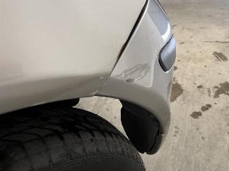 Toyota Yaris Yaris (P1) Hatchback 1.3 16V VVT-i (2SZFE) [64kW]  (04-2002/09-2005) picture 13